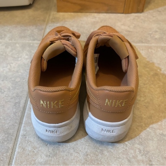 Nike. Court Vision Low. Size 8. Gently Worn! - Picture 3 of 4